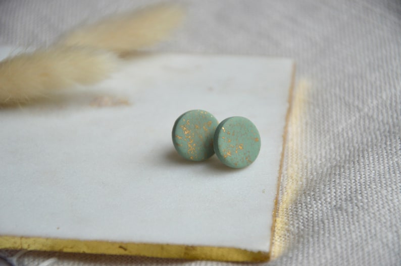 Boucles d'oreilles clous Golden Mint en pâte polymère, menthe, rond doré image 4