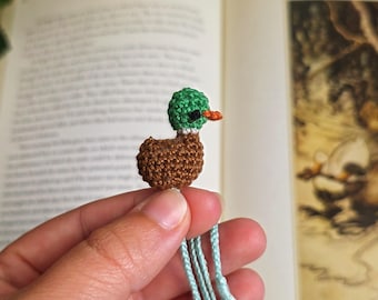 Segnalibro a forma di anatra all'uncinetto: regalo fatto a mano in stile cottagecore per gli amanti dei libri