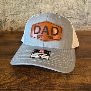 Spersonalizowana czapka dla taty: skórzana naszywka, rok założenia, prezent dla nowego taty