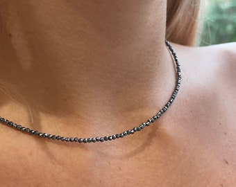 Sparkling Hematite Crystal Choker: A Timeless Elegance with a Touch of Gold