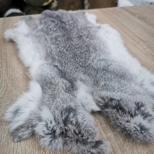 ライトグレーの柔らかいウサギの毛皮、天然毛皮の色、天然毛皮、動物毛皮、毛皮ブランケット、毛皮ブランケット、ウサギの毛皮、ふわふわの毛皮、バニークラフト