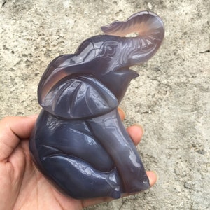 Big 5 inches tall Agate hand carved elephant sculpture elephant carving statue home decor ornaments 691g