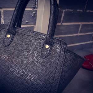 Stone Shell Messenger Shoulder Handbag