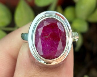 Anello ovale con rubino / Fascia in argento sterling 925 realizzata a mano