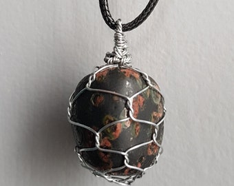 Collier de fil de fer en fil de fer en obsidienne rouge