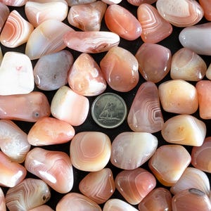 Apricot Agate Tumbled Crystal. 1pc.