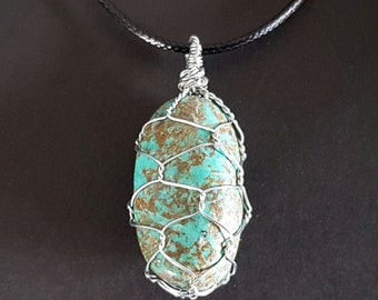 Collier enveloppé de fil de cristal turquoise