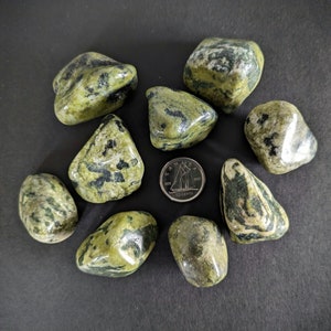 Jade Nephrit Trommelstein. 1Stk. Groß