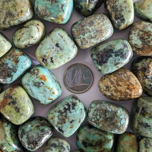Cristal roulé turquoise africain. 1 pièce