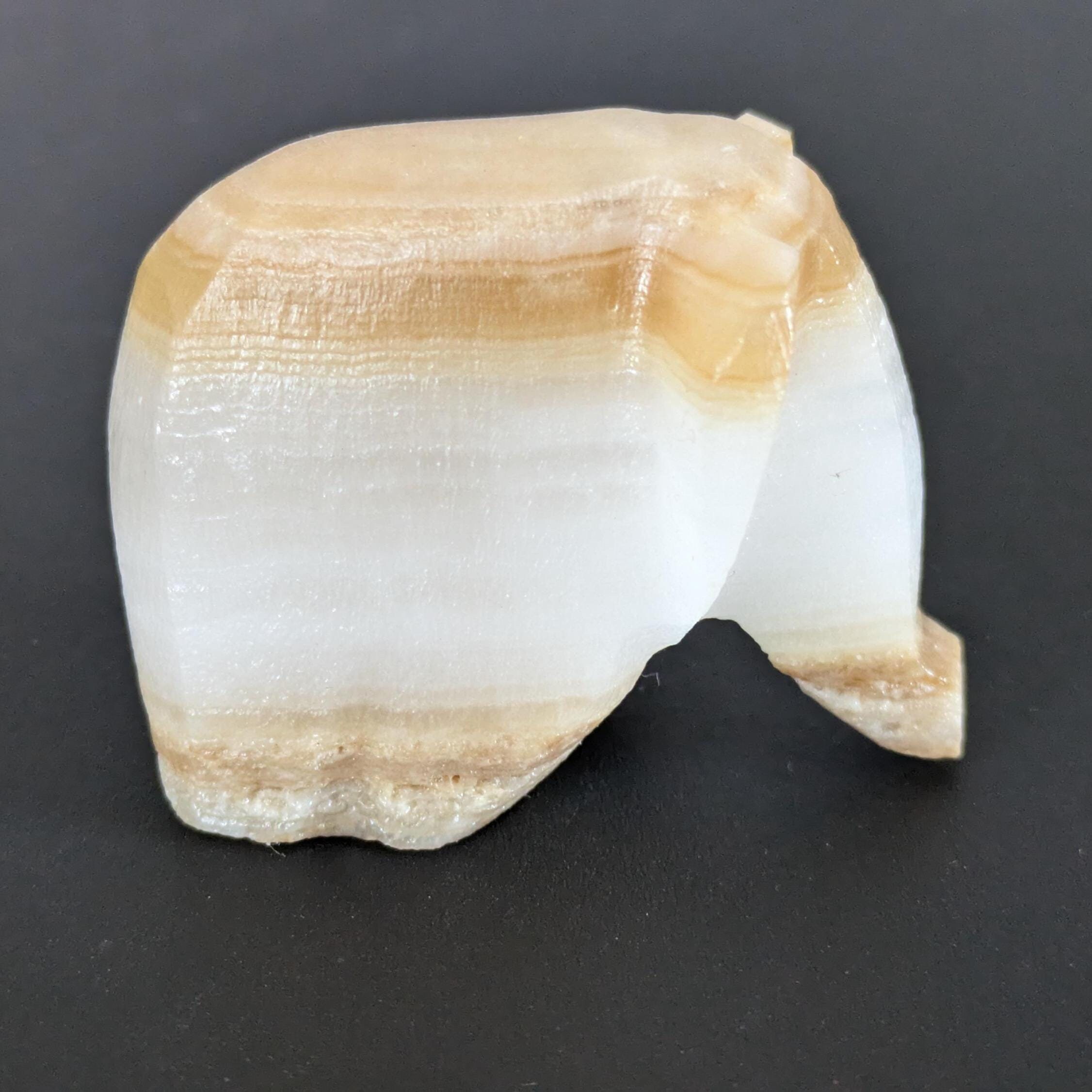 ゼブラオニキス象彫刻。49g。 - Etsy 日本