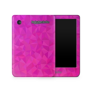 Puede incluir: Un lector electrónico Rakuten Kobo con un patrón geométrico low-poly en colores magenta y rosa vibrantes en su carcasa exterior. El dispositivo muestra una pantalla negra, una lente de cámara circular en la parte posterior y el logotipo de Rakuten Kobo en gris oscuro.