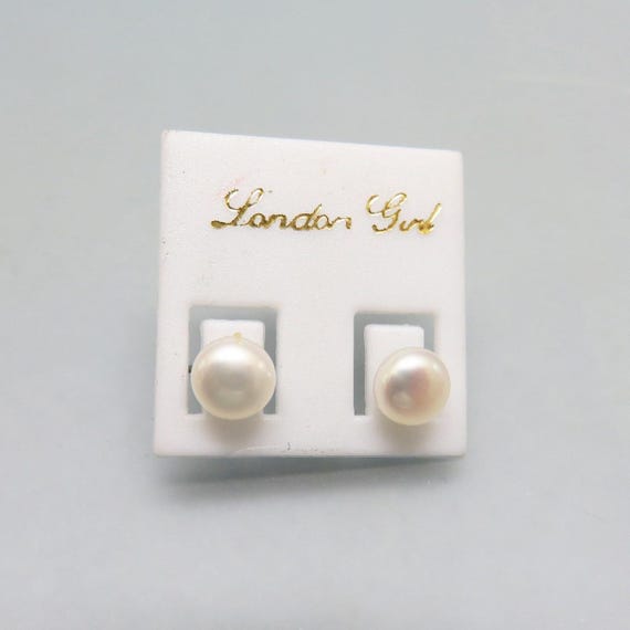 White Pearl - Natural pearl and  Sterling Silver Stud Earrings
