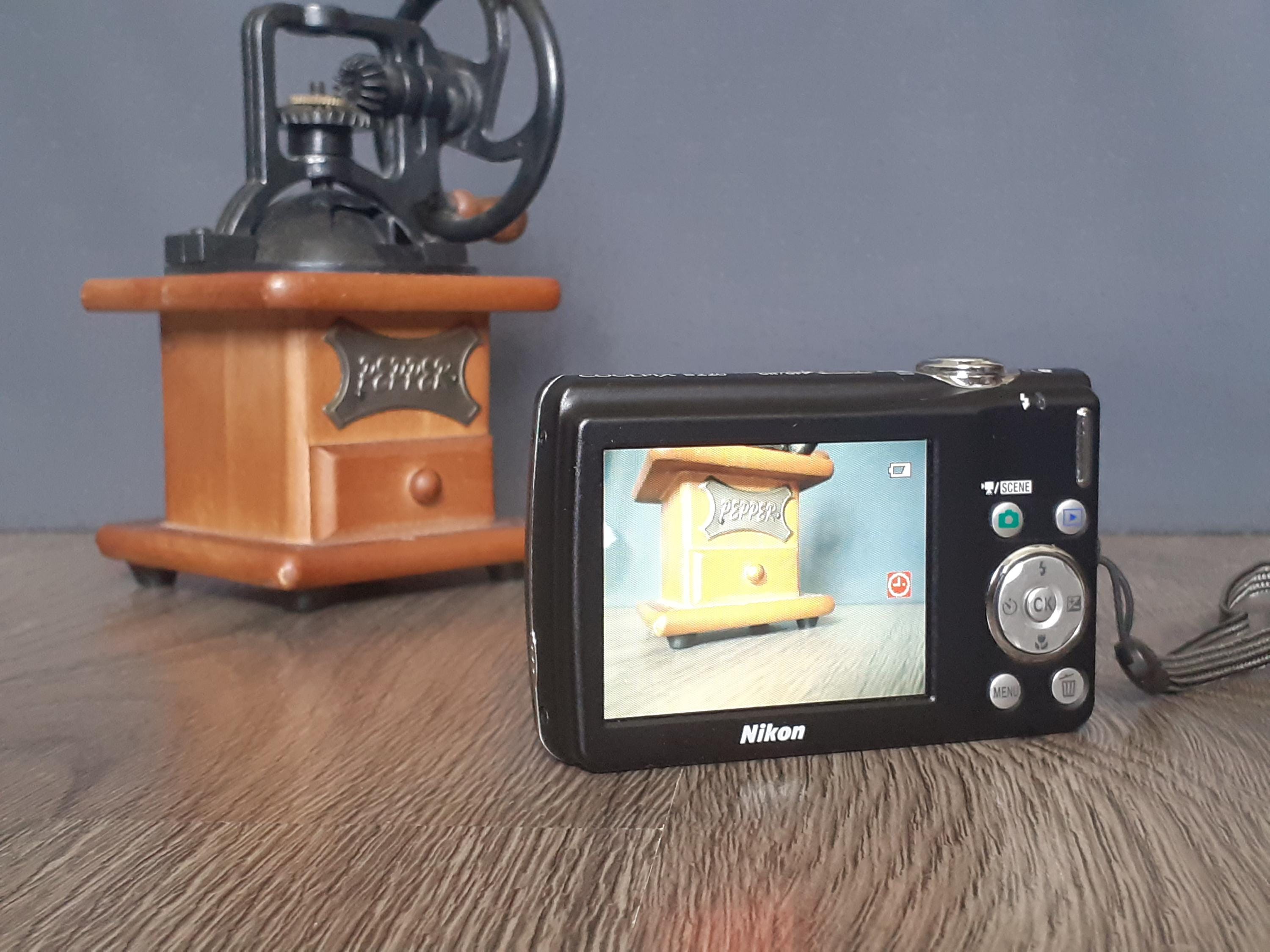 Nikon Coolpix S220 コンパクトデジタルカメラ ブラック、Y2K デジタル