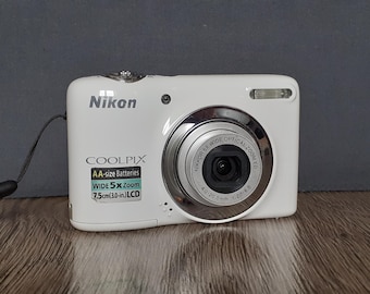 Nikon Coolpix S3500 20.1MP 7.0x Zoom Compact Digital Camera Silver