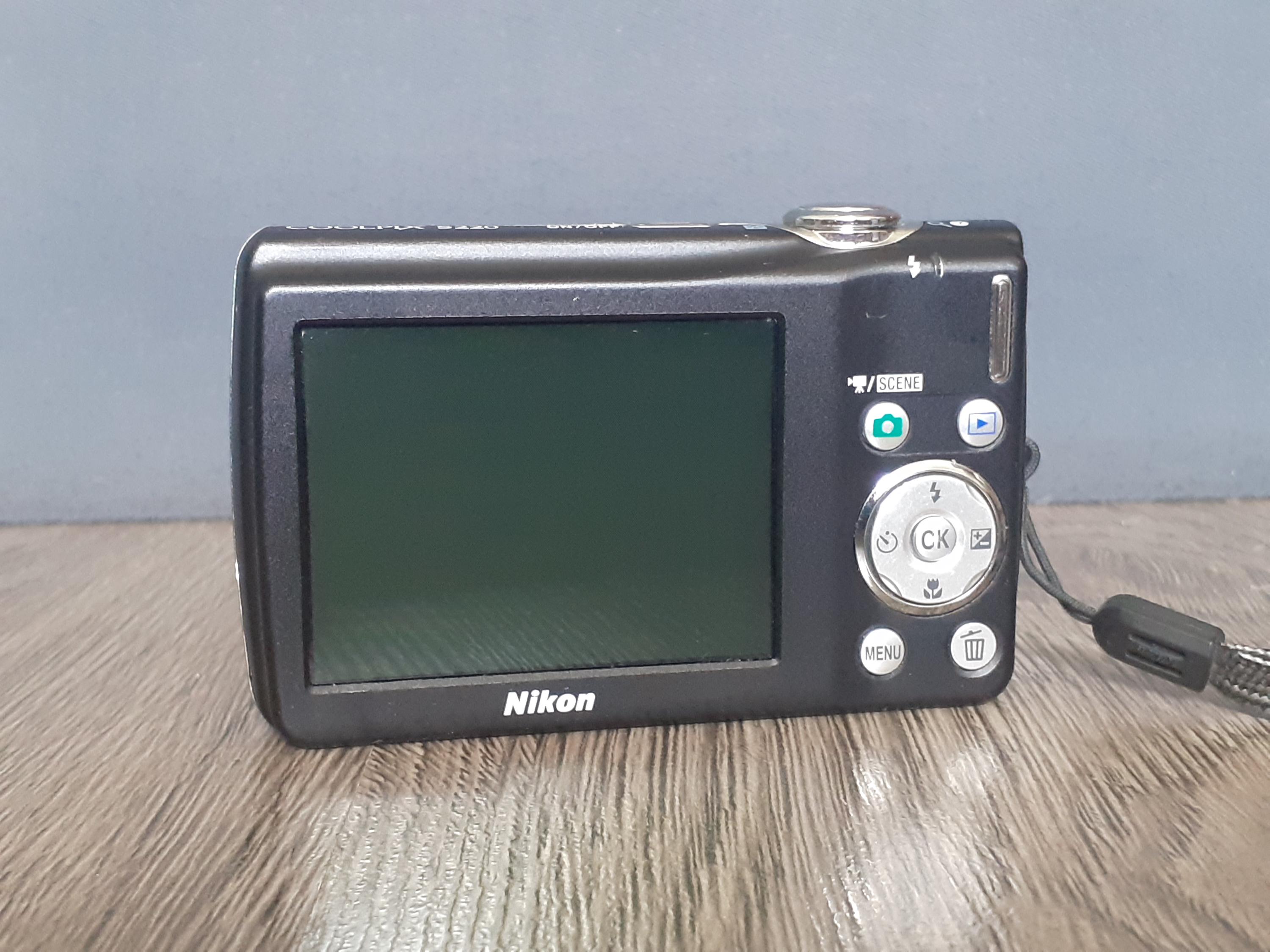 Nikon Coolpix S220 コンパクトデジタルカメラ ブラック、Y2K デジタル