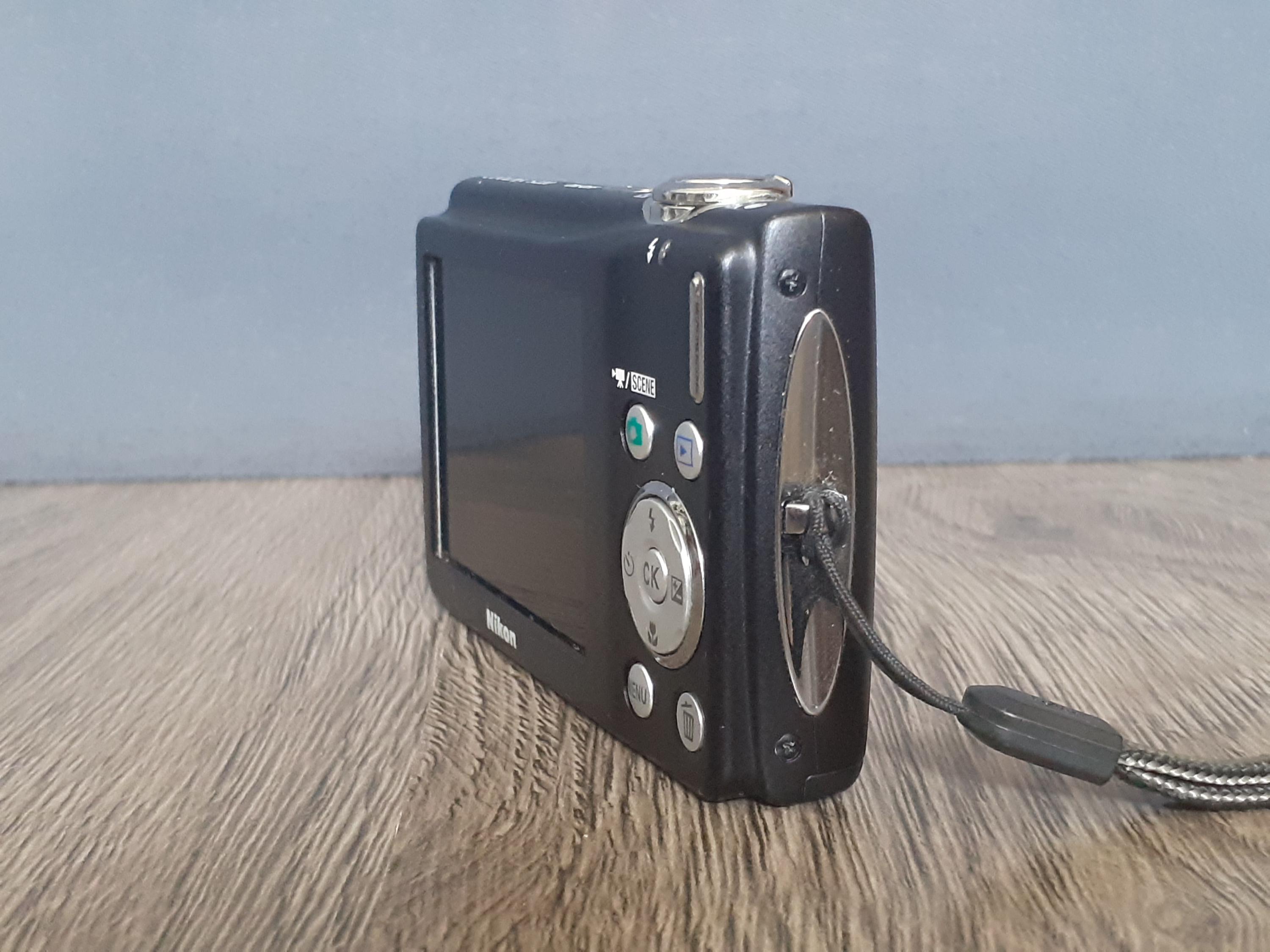 Nikon Coolpix S220 コンパクトデジタルカメラ ブラック、Y2K デジタル