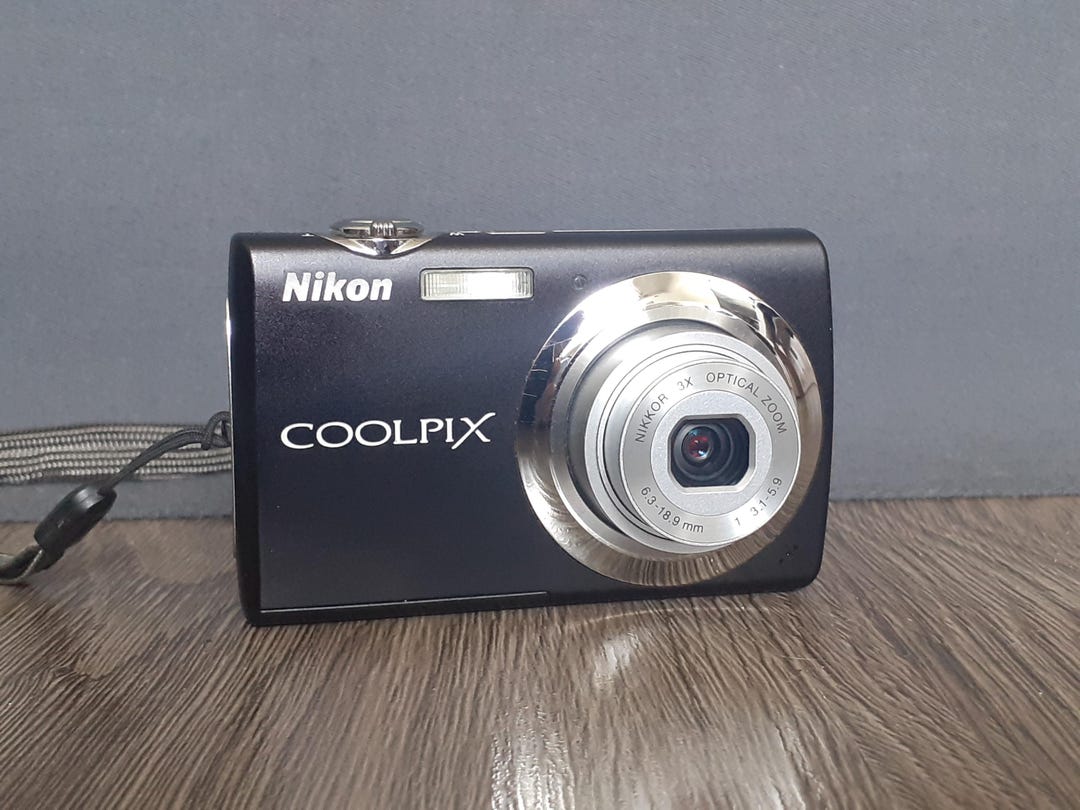 Nikon Coolpix S220 コンパクトデジタルカメラ ブラック、Y2K デジタル