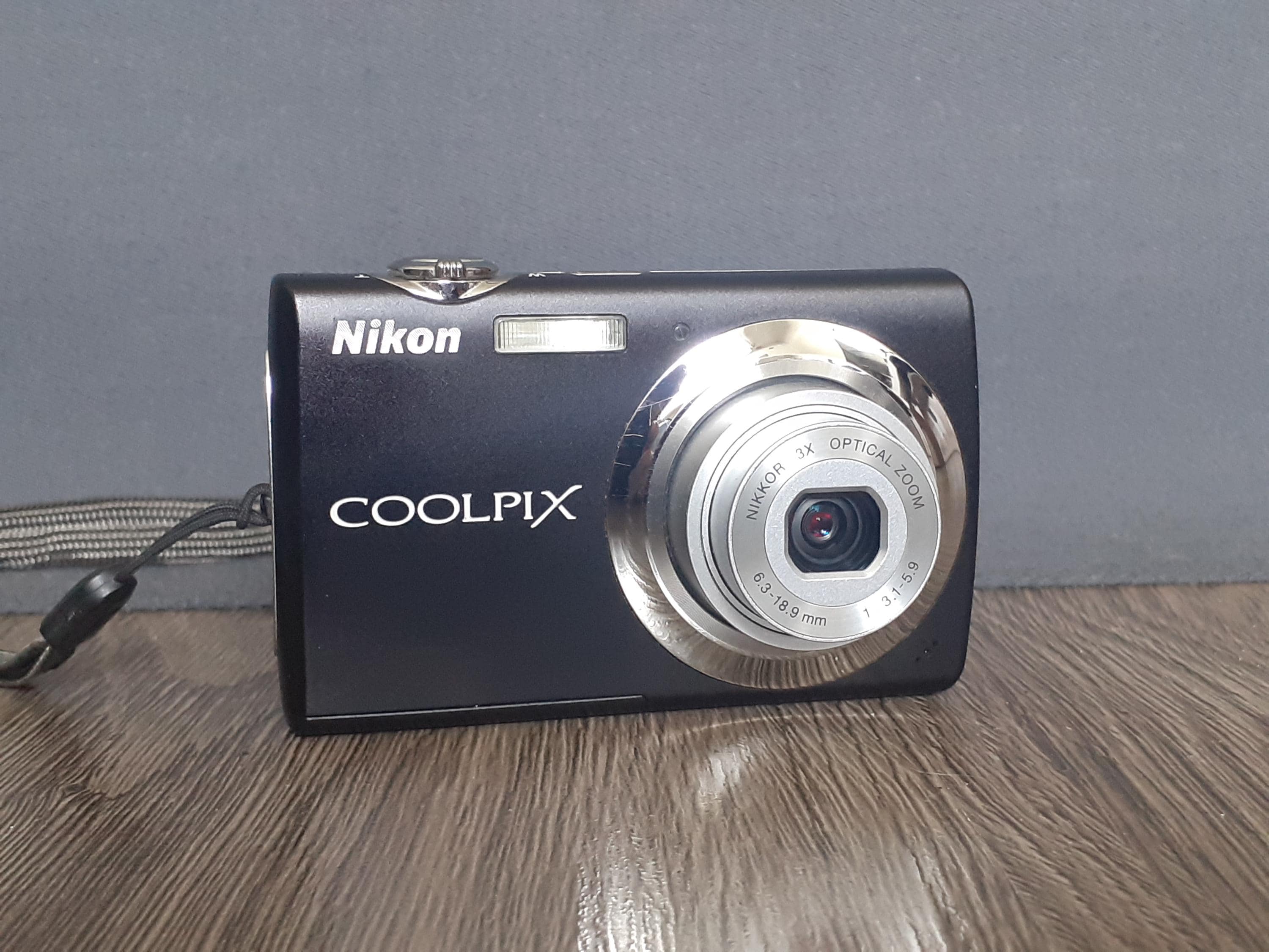 Nikon Coolpix S220 コンパクトデジタルカメラ ブラック、Y2K デジタル