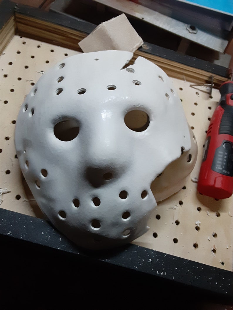 Friday the 13th part 7 hockey mask