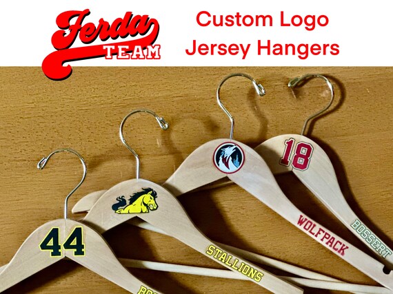Perchas personalizadas para camisetas de hockey. Juego de 2 perchas con logotipo personalizado para camisetas de local y visitante. Diseno de doble cara a todo color. Etsy Espana