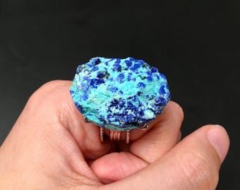 Anillo de crisocola y azurita en bruto, anillo mineral con paisaje chino, anillo único y llamativo, joyería con ejemplar de piedra natural, anillo artesanal.