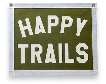 Happy Trails Banner | Filz Wimpel Flagge Banner | Vintage-Stil Banner | Wanddeko | Wandbehang | positives Denken | Reise | Wandern