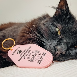 Feline Appreciation Society Motel-sleutelhanger | Wie besturen de wereld? Katten!