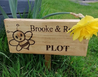 Personalised wooden garden signs plaque with a 25cm ground stake (in option with or without)