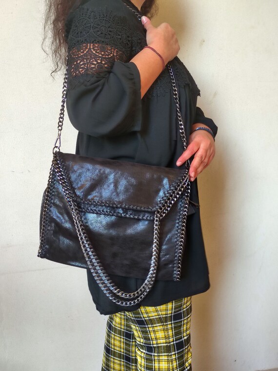 Bolso grande negro de piel ecol gica con cadenas Bolso negro