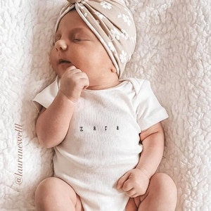 Organic Personalised Name Short Sleeve Baby Grow ~ Newborn Pregnancy Announcement ~ Eco Cotton New Arrival Baby Shower Babygro Bodysuit Vest