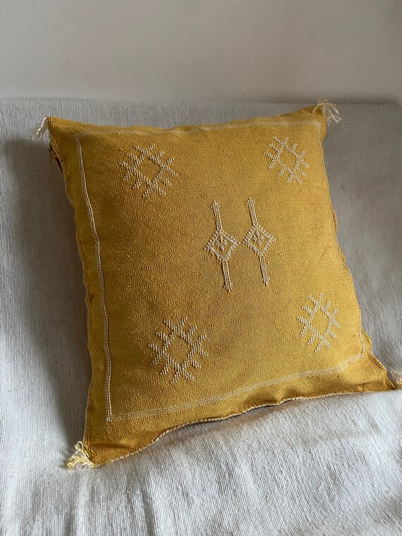 Sabra pillow 2025