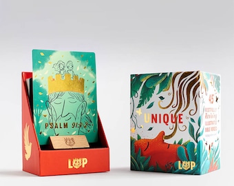 45 Geïllustreerde Bijbelkaarten en houten standaard, christelijk geschenk, schriftkaarten, christelijk cadeau voor vrouwen, housewarming-cadeau (uniek - doos 3)