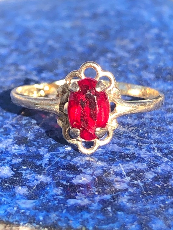 Dainty 10K Ruby Yellow Gold Estate Solitaire Ring 