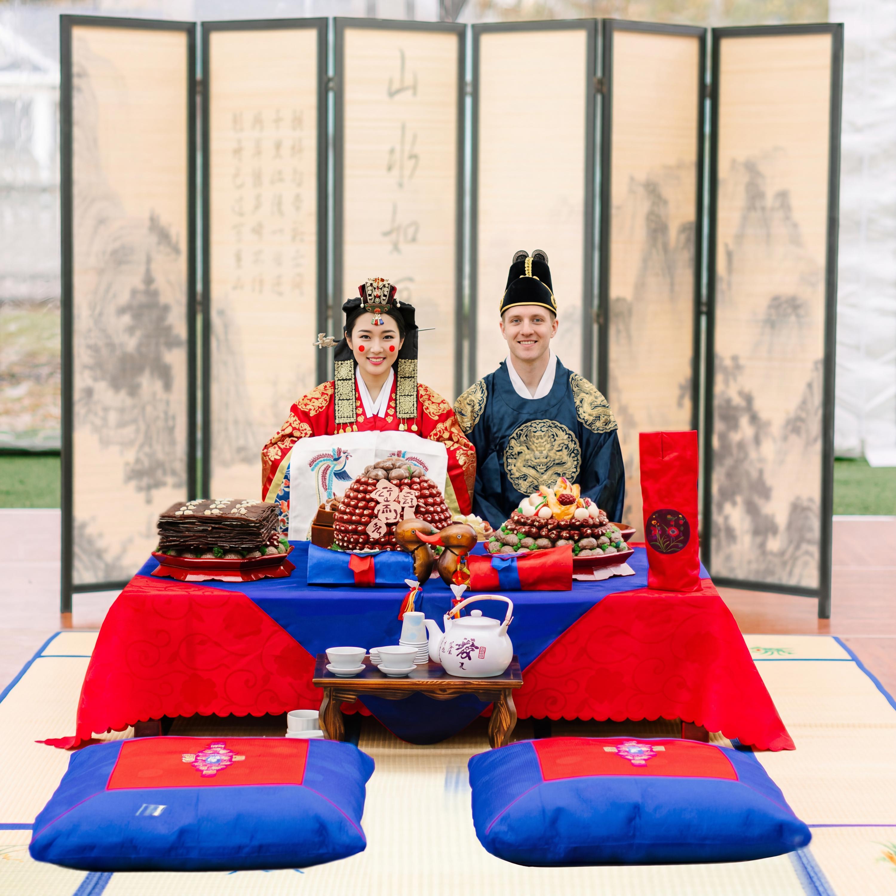 Korean Wedding Pyebaek Hanbok: Bride & Groom Attire Rental - Etsy Korean Wedding Pyebaek Hanbok: Bride & Groom Attire Rental - Etsy