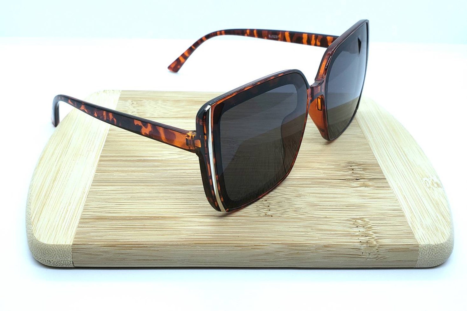 oversized leopard print sunglasses