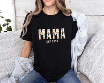 T-shirt personnalisé « Maman », T-shirt « Maman », T-shirt personnalisé « Année de maman », T-shirt mignon pour maman, T-shirt « Maman à fleurs », T-shirt cadeau pour la fête des mères, T-shirt pour nouvelle maman