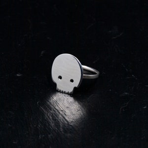 Silver Skull Ring - Minimal polished Skull Character Ring