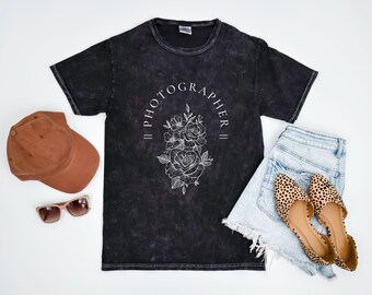 Blommig Boho Fotograf T-shirt i Mineral Wash