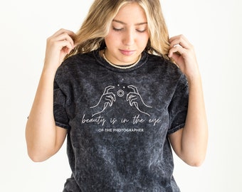 Skönhet ligger i fotografens öga t-shirt i mineraltvätt