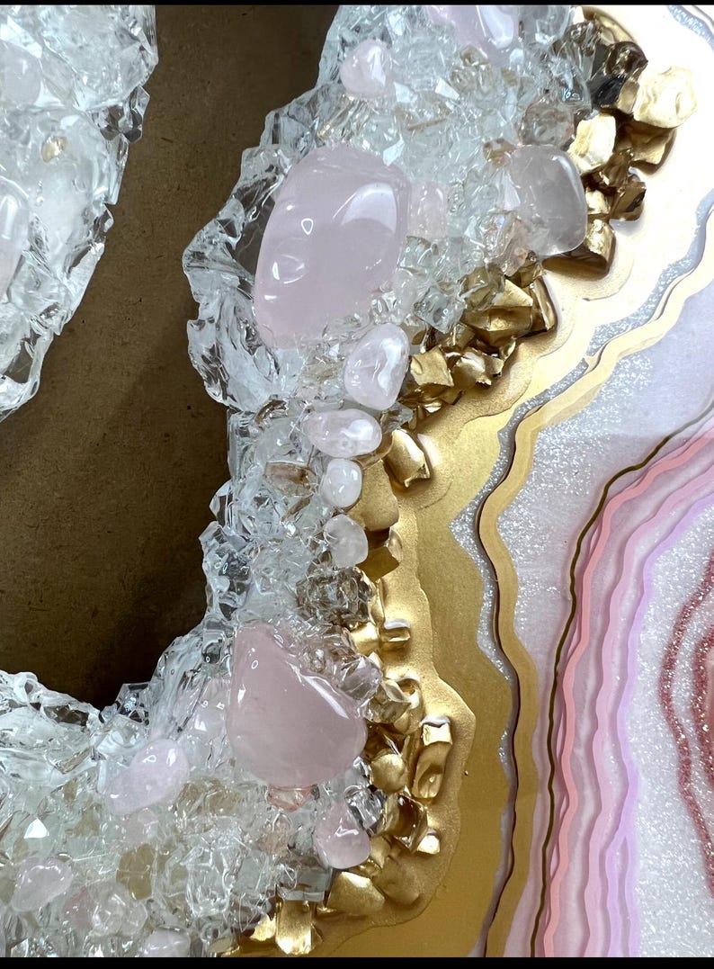 Geode Resin Wall Art: Rose quartz, Crystal Decor Bild 4