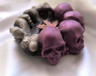 round ashtray purple silver | skull | steampunk | unique piece | rarity | one-of-a-kind made of resin epoxy resin