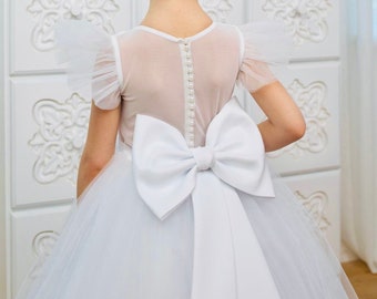 White flower girl dress,First communion dress,Junior bridersmaid dress,Dress with train,Tulle flower girl dress,Toddler dress,Dress with bow