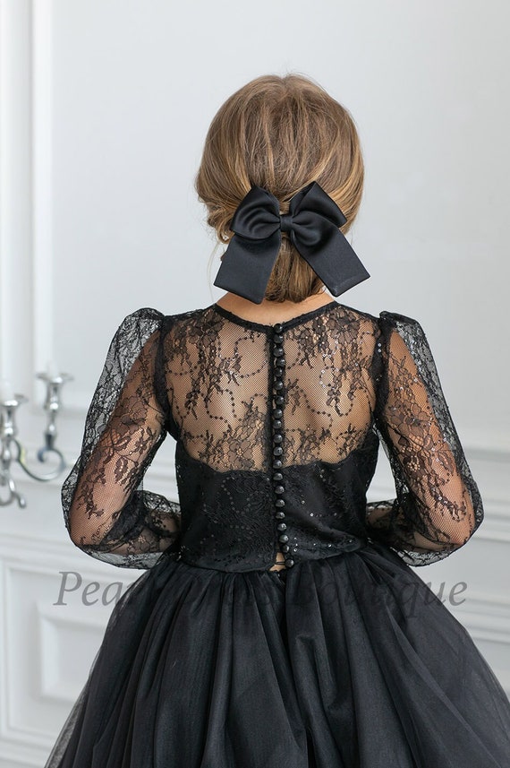 Black lace flower girl dress hotsell