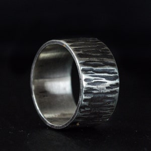 Alternativer Ehering, Silberring für Herren, rustikaler Ring, Rindenring