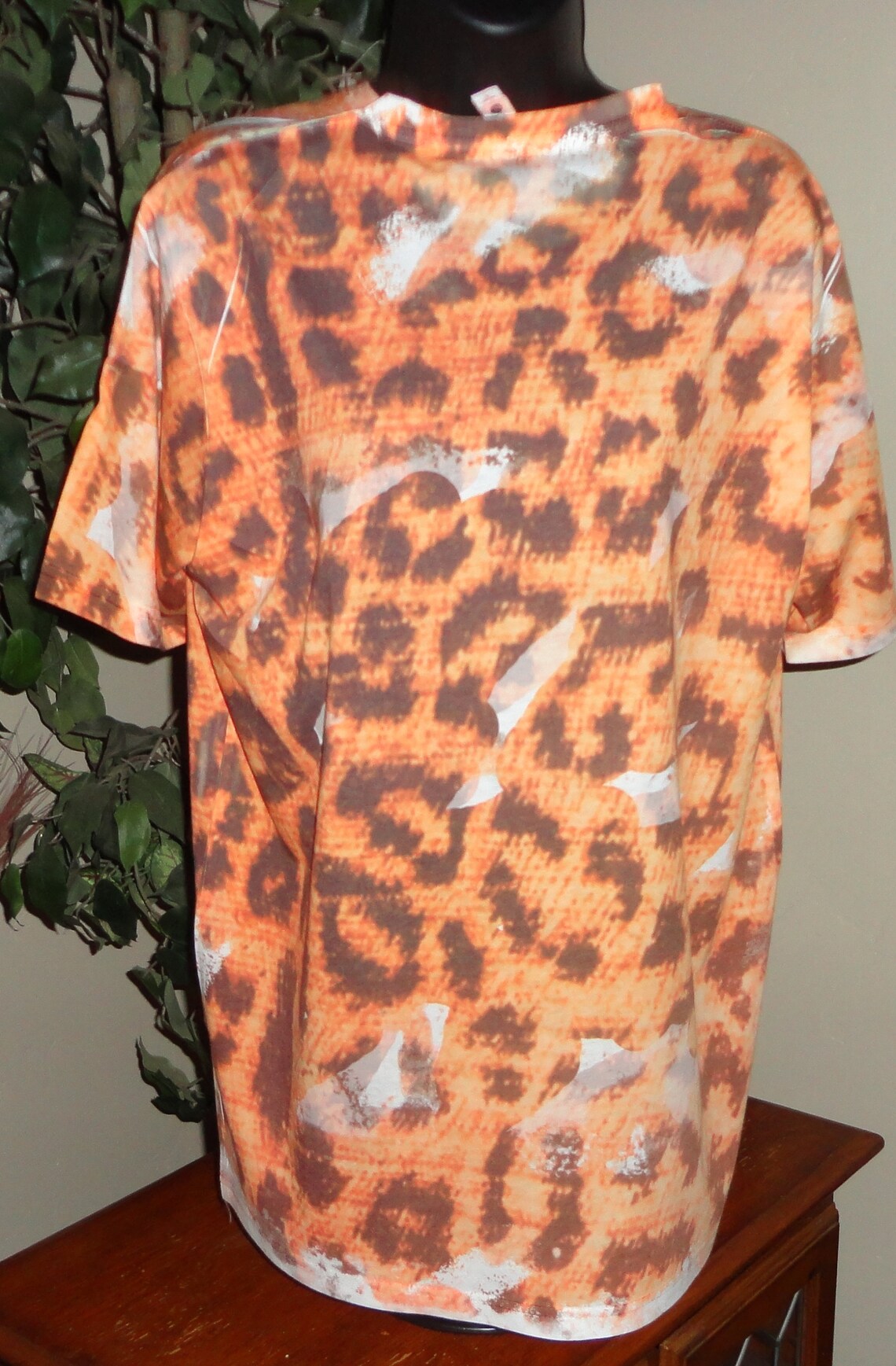 bleach leopard tee