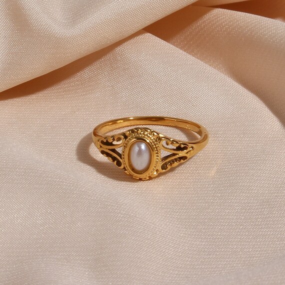Single pearl shop ring design
