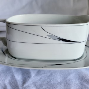 Mikasa L5806 Caviar Pattern Gravy Boat Including the Underplate
