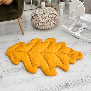 Mustard Montessori Play Mat – Oak Leaf Shape – Organic Cotton – Baby Safe from Birth – Neutral Colors – Eco-Friendly Nursery Decor