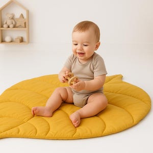 Leaf Baby Play Mat – Soft Organic Cotton Activity Mat for Tummy Time, Nursery Floor Rug, Baby Shower Gift, Leaf-Shaped Mat
