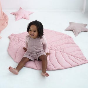 Baby Leaf Play Mat – Monthly Milestone Nursery Rug, Organic Cotton Tummy Time Mat, Woodland Decor, Birth Announcement Gift
